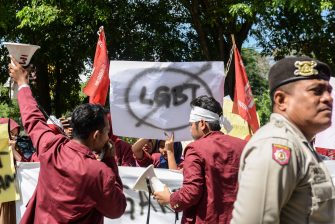 «بیا درمانت کنیم»؛ مدعیان اصلاح گرایش جنسی و هویت جنسیتی در اندونزی
