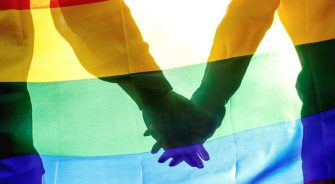 زندگی در سایه تردید، تبعیض و خشونت؛ داستان یک فرد دوجنس‌گرا