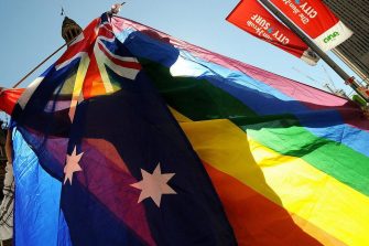 باز اسکان کنشگر مدافع حقوق رنگین‌‌کمانی‌ها در استرالیا پس از سال‌ها پناهندگی و مجادله
